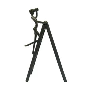 Alternative view of ESCULTURA EM FERRO PRETO OBSERVADOR NA ESCADA (A 26 x L 16 x C 6 cm)