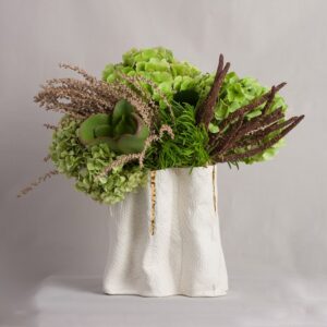 Alternative view of VASO EM PORCELANA RENDADA COM DETALHE EM OURO