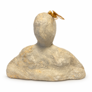 ESCULTURA MULHER INSETO NA CABEÇA