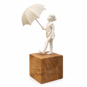 ESCULTURA MENINA GUARDA CHUVA