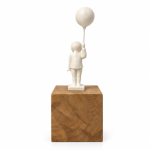 ESCULTURA MENINO BALÃO