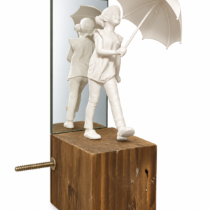 Alternative view of ESCULTURA MENINA GUARDA CHUVA