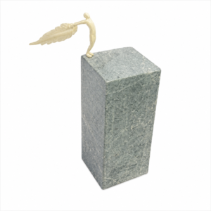 Escultura Andarilho Decorativa em Resina – Design Contemporâneo para Ambientes Sofisticados