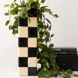 Alternative view of Vaso quadrado 35cm Lili - PRETO E BRANCO