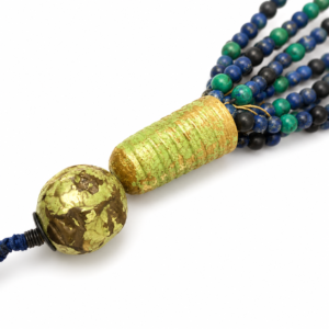 Alternative view of Colar Decorativo Bolinha Azul e Verde com Rosto em Cerâmica – Objeto Decorativo Artesanal