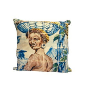 ALMOFADA  SUEDE AZULEJO MULHER REBATIDO