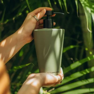 Alternative view of Sabonete Líquido Chá Verde 500ml Acqua Roma | Limpeza Suave e Fragrância Refrescante