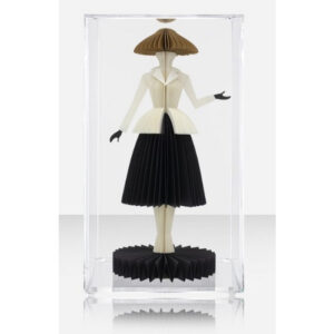 ESCULTURA CAIXA DE ACRÍLICO MISS DIOR - FASHION