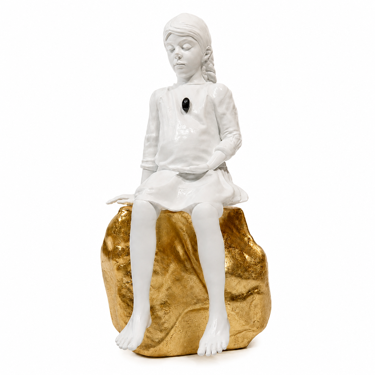 ESCULTURA MENINA SENTADA