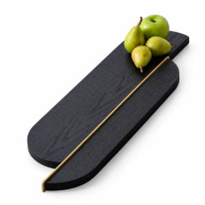 Centro de mesa Plano G em MDF laminado ebanizado e chapa de latao natural fosco.