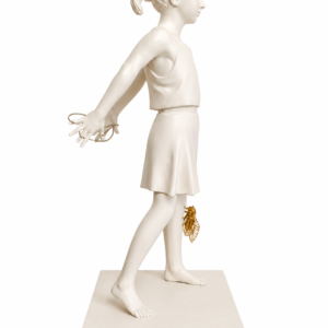 Alternative view of ESCULTURA MENINA LIVRE